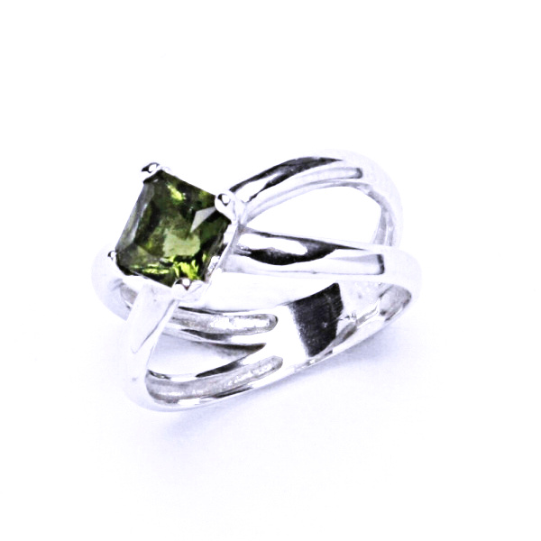 Zlatý prsten , bílé i žluté zlato, přírodní vltavín 6x6 mm - T 1265 