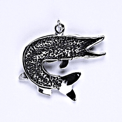 Stříbrný přívěsek s patinou štika obecná, přívěsek ze stříbra, P 964