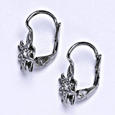 Stříbrné náušnice s čirými zirkony,kytička, NK 1465