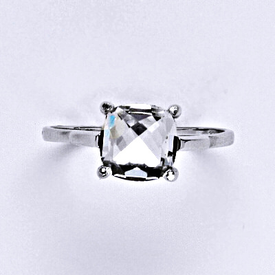 Stříbrný prsten se Swarovski čirým krystalem 8x8 mm - T 1466