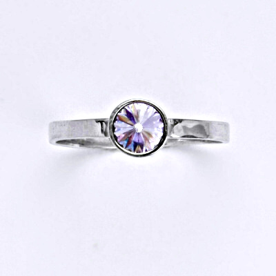 Stříbrný prsten se Swarovski krystalem violet, T 1336