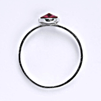 Stříbrný prsten se Swarovski krystalem fuchsia, T 1336