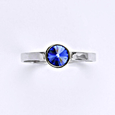 Stříbrný prsten se Swarovski krystalem saphire, T 1336