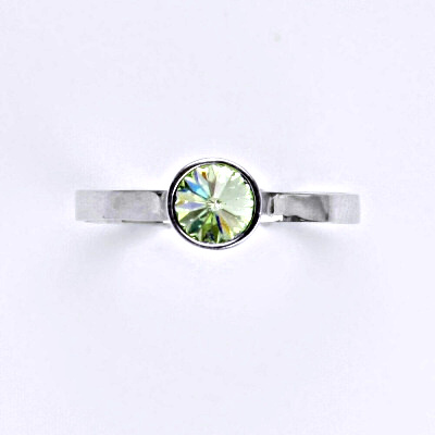 Stříbrný prsten se Swarovski krystalem chryzolite, T 1336