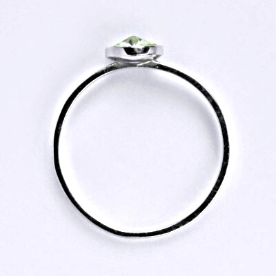 Stříbrný prsten se Swarovski krystalem chryzolite, T 1336