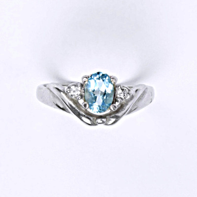 Stříbrný prsten, přírodní topaz sky, T 1163