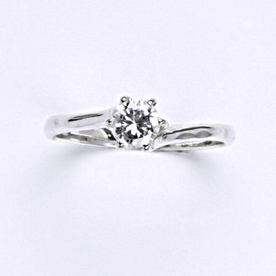 Stříbrný prsten s čirým zirkonem, zásnubní prsten ze stříbra T 1059