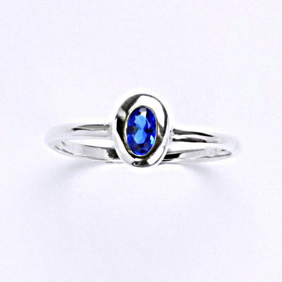 Stříbrný prsten se spinelem T 1124