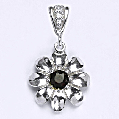 Stříbrný přívěšek s granátem, kytička, P 1389/2