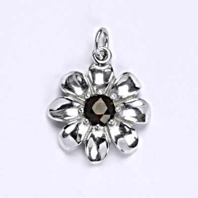 Stříbrný přívěšek s granátem, kytička, P 1389/očko 