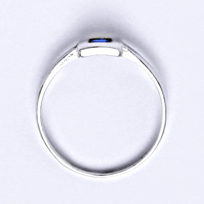 Prsten stříbrný se syntetickým spinelem, prsten ze stříbra, T 1128 S