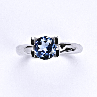 Stříbrný prsten se syntetickým akvamarínem, T 1273