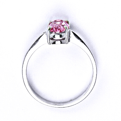 Stříbrný prsten se syntetickým růžovým zirkonem 7x5 mm, T 1246