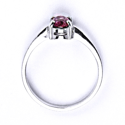 Stříbrný prsten se syntetickým zirkonem fuschsia 7x5 mm, T 1246