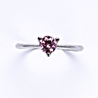 Stříbrný prsten se syntetickým růžovým zirkonem, T 1458