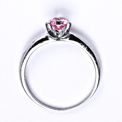 Stříbrný prsten se syntetickým růžovým zirkonem, T 1458