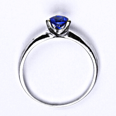 Stříbrný prsten se syntetickým spinelem, T 1458