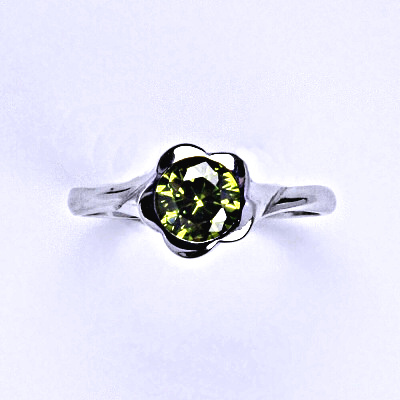 Stříbrný prsten se syntetickým olivínem T 1271