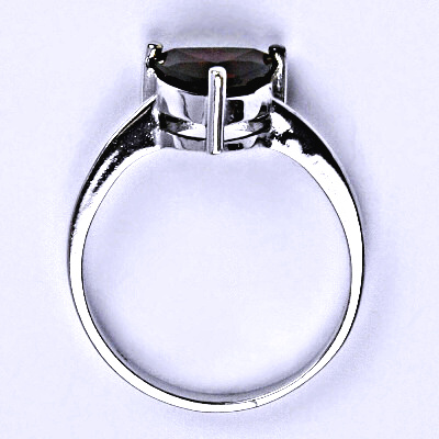 Stříbrný prsten s přírodním granátem 8x8 mm, T 1281 