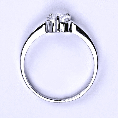 Stříbrný prsten s čirým zirkonem, srdce stříbrný prstýnek T 1362 (T 1445)