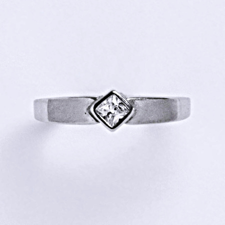 Stříbrný prsten s čirým zirkonem a pískováním T 1114