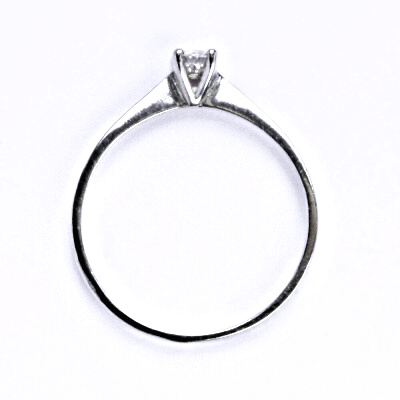 Stříbrný prsten s čirým zirkonem, T 1410