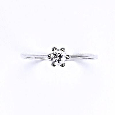 Stříbrný prsten s čirým zirkonem, T 1058