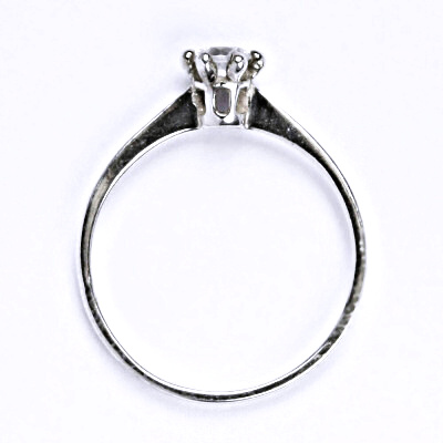 Stříbrný prsten s čirým zirkonem, T 1058