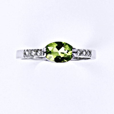 stříbrný prsten s přírodním olivínem,prsten VR 237