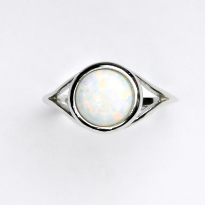 Zlatý prsten, bílé i žluté zlato, syntetický bílý opál - T 1503