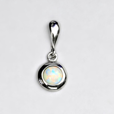 Zlatý přívěsek, bílé i žluté zlato, bílý synt. opál - P 1470 /22