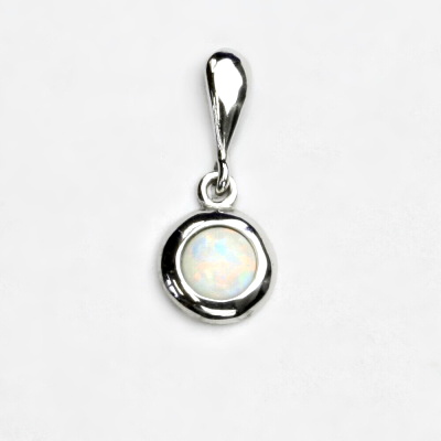 Zlatý přívěsek, bílé i žluté zlato, bílý synt. opál - P 1470 /22