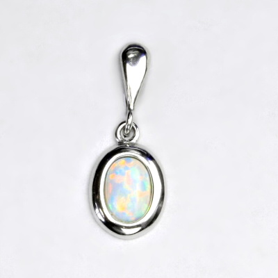 Zlatý přívěsek, bílé i žluté zlato, bílý syntetický opál - P 1354