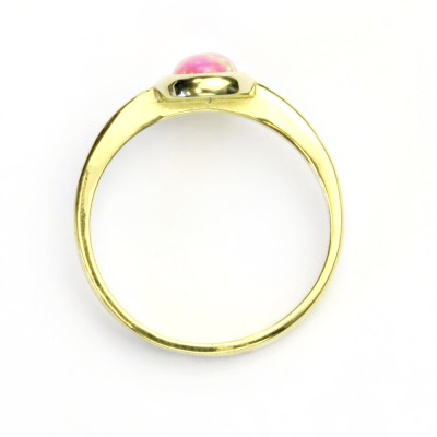 Zlatý prsten, žluté i bílé zlato, syntetický růžový opál - T 1354