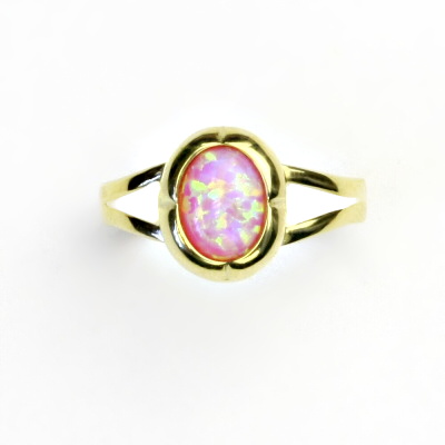 Zlatý prsten, žluté zlato, růžový syntetický opál - T 1374 