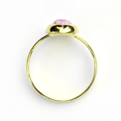 Zlatý prsten, žluté zlato, růžový syntetický opál - T 1374 
