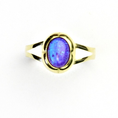 Zlatý prsten, žluté zlato, fialový syntetický opál - T 1374 