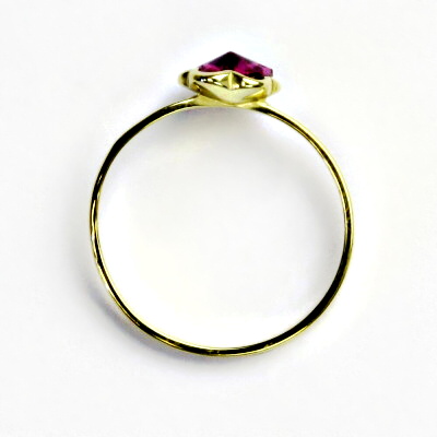 Zlatý prsten, žluté zlato,prstýnek se Swarovski krystalem,fuchsia, T 1297 