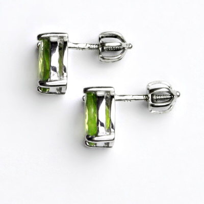 Zlaté náušnice, bílé i žluté zlato, přírodní olivín 8x6 mm  - NŠ 1245 