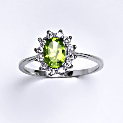 Zlatý prsten Kate, přírodní olivín, čiré zirkony, bílé i žluté zlato - T 1480 