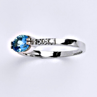Zlatý prsten,přírodní topaz swiss, bílé zlato 14 ct, váha 2,20 g VR 237