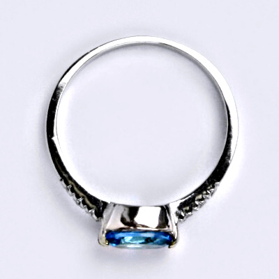 Zlatý prsten,přírodní topaz swiss, bílé zlato 14 ct, váha 2,20 g VR 237