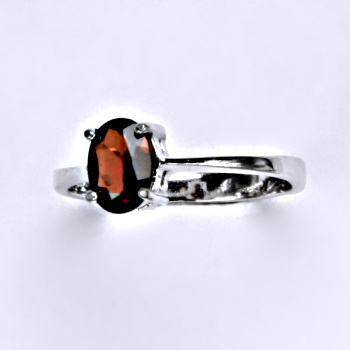 Zlatý prsten, bílé i žluté zlato, přírodní granát 7x5 mm - T 1246