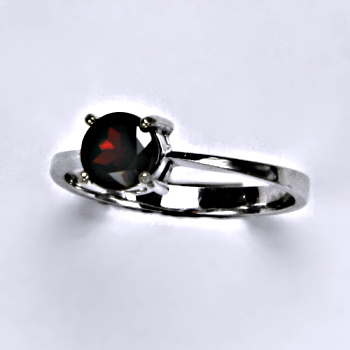 Zlatý prsten, bílé i žluté zlato, přírodní granát 6 mm - T 1250