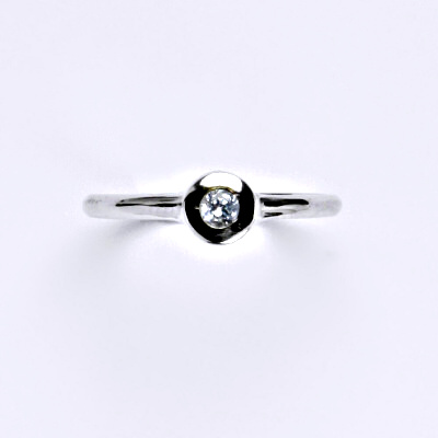 Prsten z bílého zlata 14 karátů s akvamarínem,váha 1,20 g, T 1133 v.v