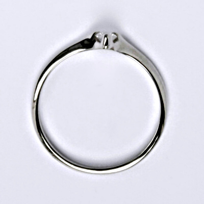 Zlatý prsten s briliantem (diamantem), bílé zlato 14 kt, váha 1,17 g VR 201