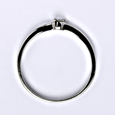 Zlatý prsten s briliantem (diamantem), bílé zlato 14 kt, váha 1,38 g VR 316