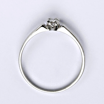 Zlatý prsten s briliantem, bílé zlato 14 kt, VR 352